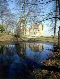 English Heritage<br>Minster Lovell hall & Dovecote, Witney 